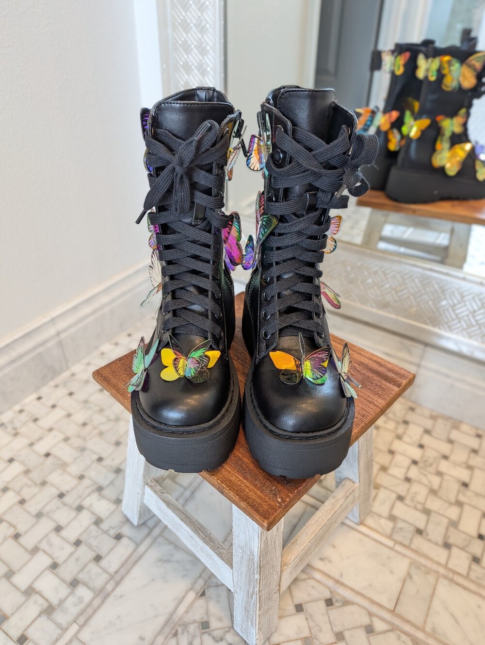 NWOT Women's 7 Club Exx Endless Dreaming Butterfly Boots - Picture 2 of 16